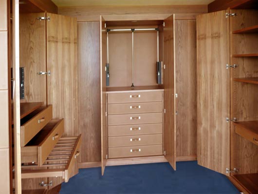 Begehbarer Kleiderschrank